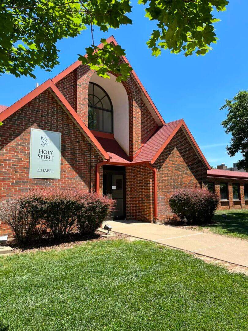 A church with a large building on the corner of it